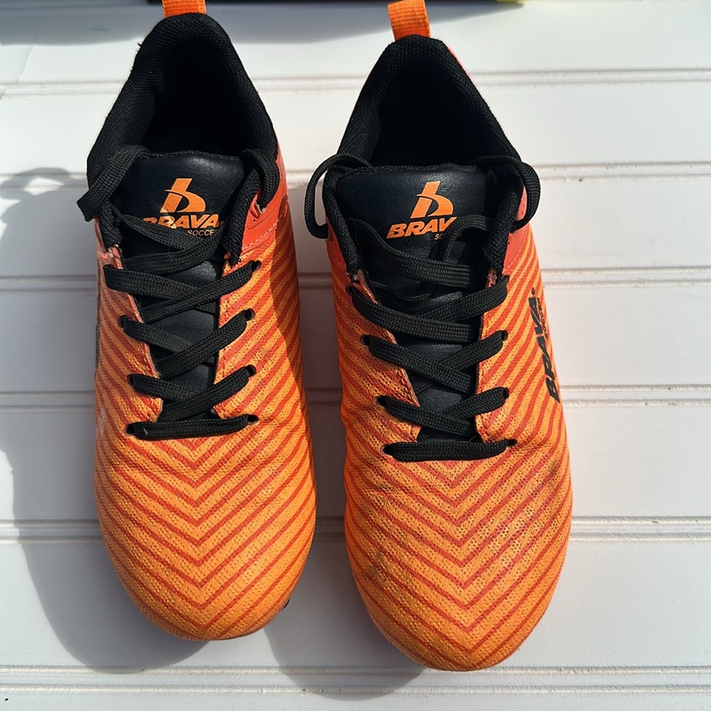 Kids soccer shoes size 13